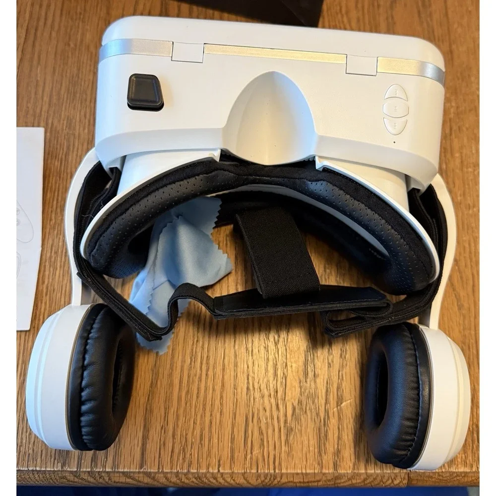 Hamilton Buhl Virtual Reality Glasses and Remote Control,‎ White/ Black NIB